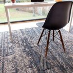 Louis De Poortere alfombra LX 9113 Antiquarian Kilim Black Rabat interior 1