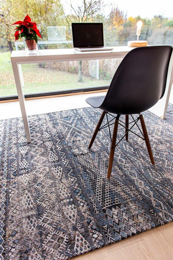 Louis De Poortere alfombra LX 9113 Antiquarian Kilim Black Rabat interior 1