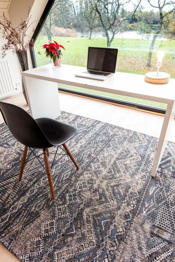 Louis De Poortere alfombra LX 9113 Antiquarian Kilim Black Rabat interior 5