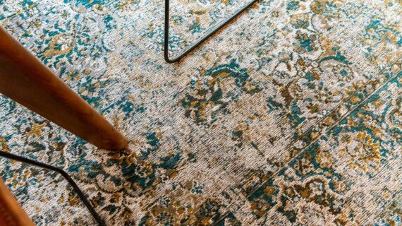 Louis De Poortere alfombra LX 9127 Antiquarian Bakhtiari Fener interior 8